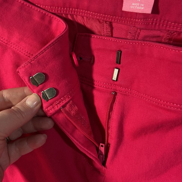 Pink Isaac Mizrahi shorts size 12 - Picture 4 of 6